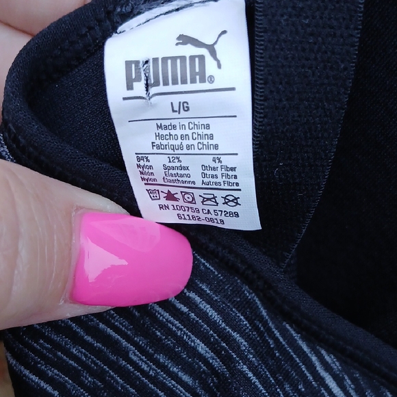 🧡 New Puma Women's Gray and Black Sports Bra - Picture 3 of 5